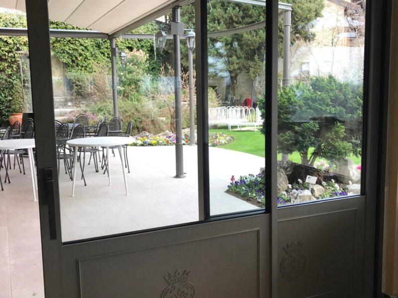 Serramenti scorrevoli in alluminio ad Asolo: luce e continuità con il giardino