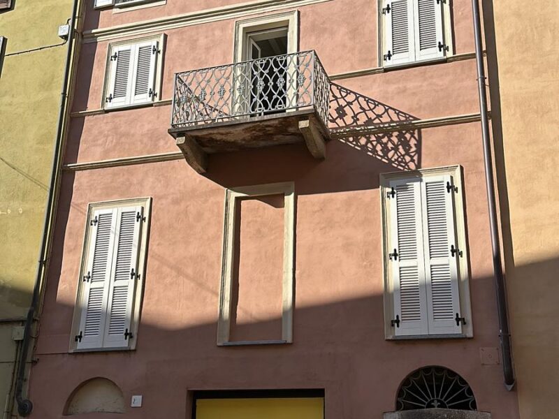 Serramenti in legno e scuri per un condominio a Treviso