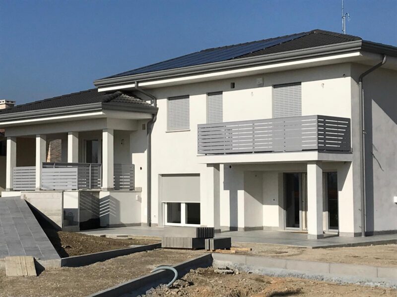 Serramenti in PVC e tapparelle per una casa a Mira